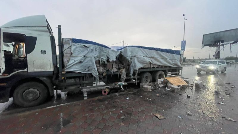 "UN Suspends Food Deliveries as Israeli Forces Fire on Gaza Convoy, Threatening Children's Lives"