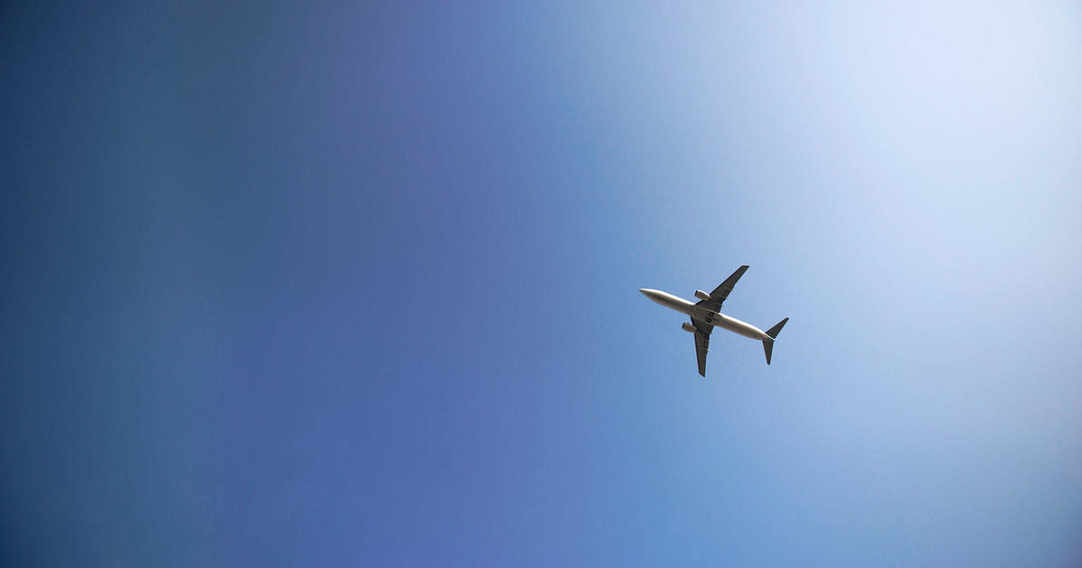 Featured image for Former Delta co-pilot indicted for threatening to shoot captain during commercial flight, officials say