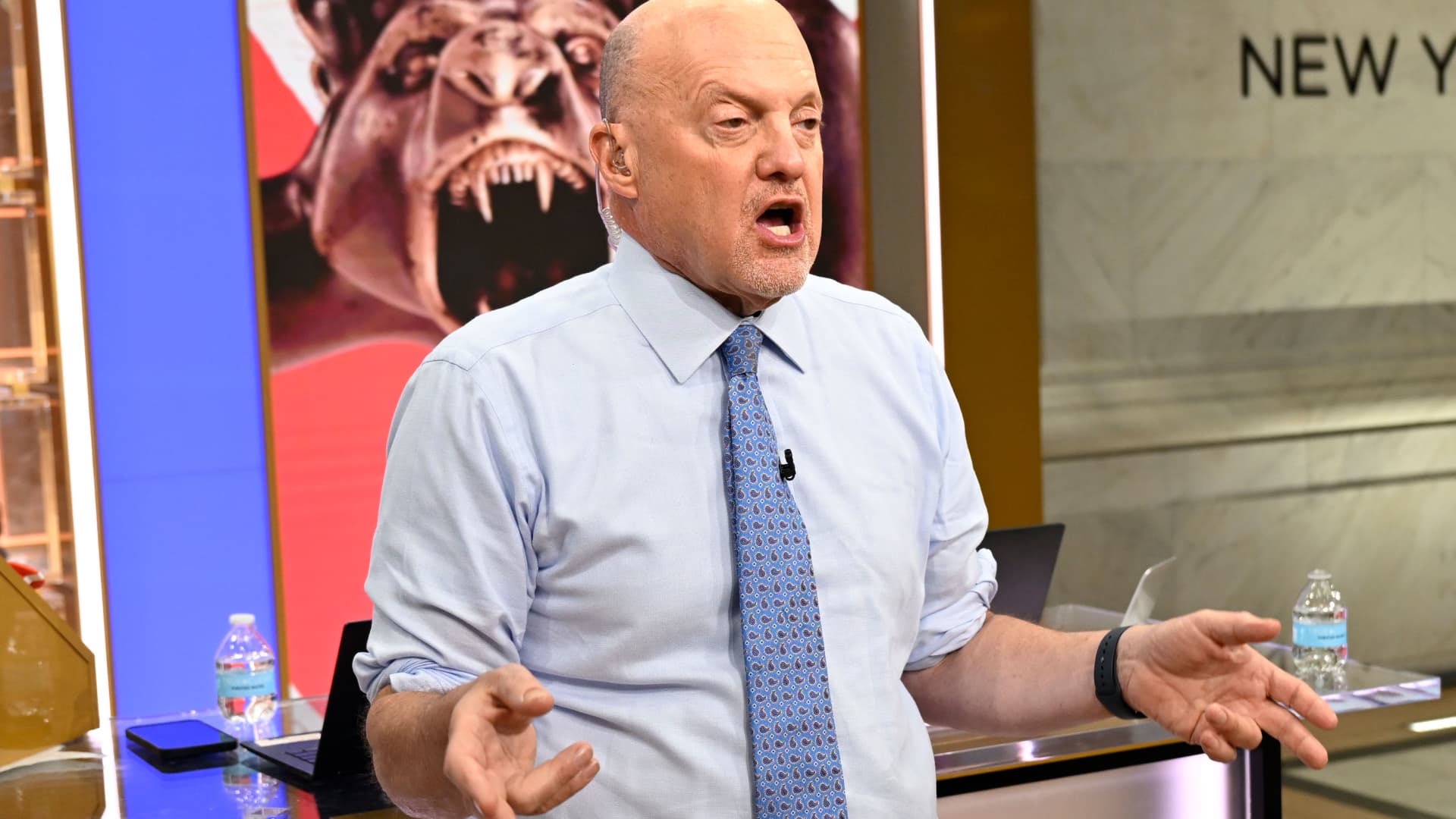Cramer warns of bank crisis and calls for government action.