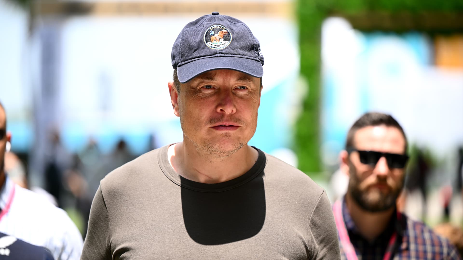 Featured image for US Senators and Former Worker Call for End to Tesla's Forced Arbitration and Discrimination Practices