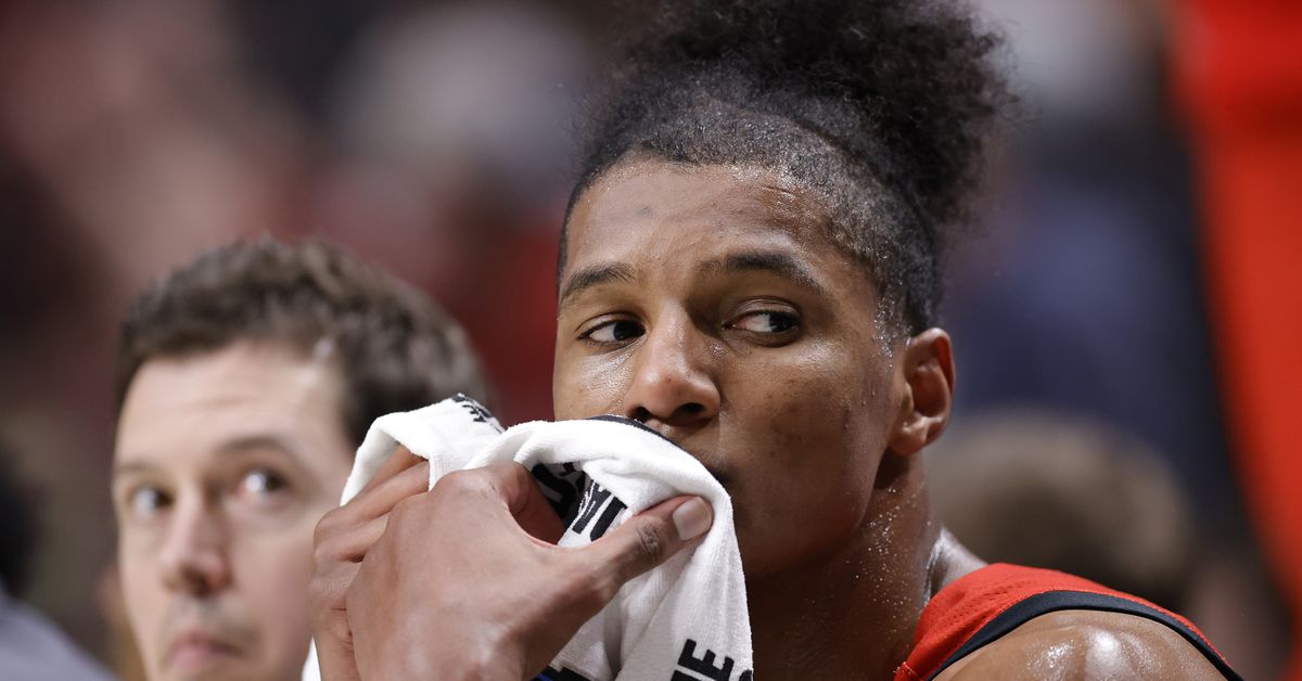 Featured image for Alabama dominates Maryland to advance to Sweet 16.