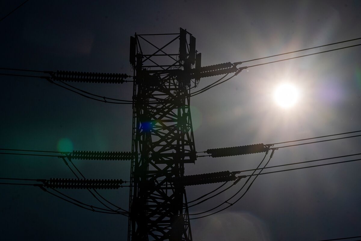 Featured image for US and NYC face power outages amid intense heat wave