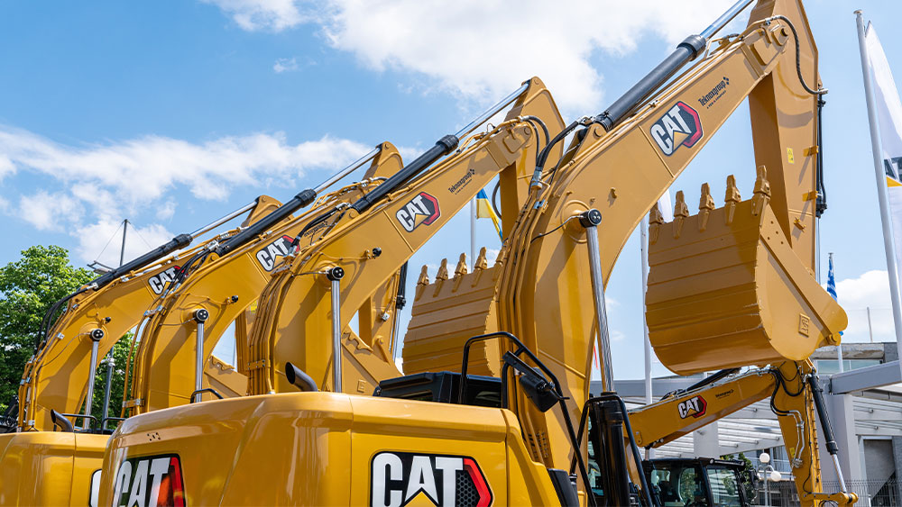Featured image for Caterpillar's Q3 Success Overshadowed by Stock Slide and Demand Concerns