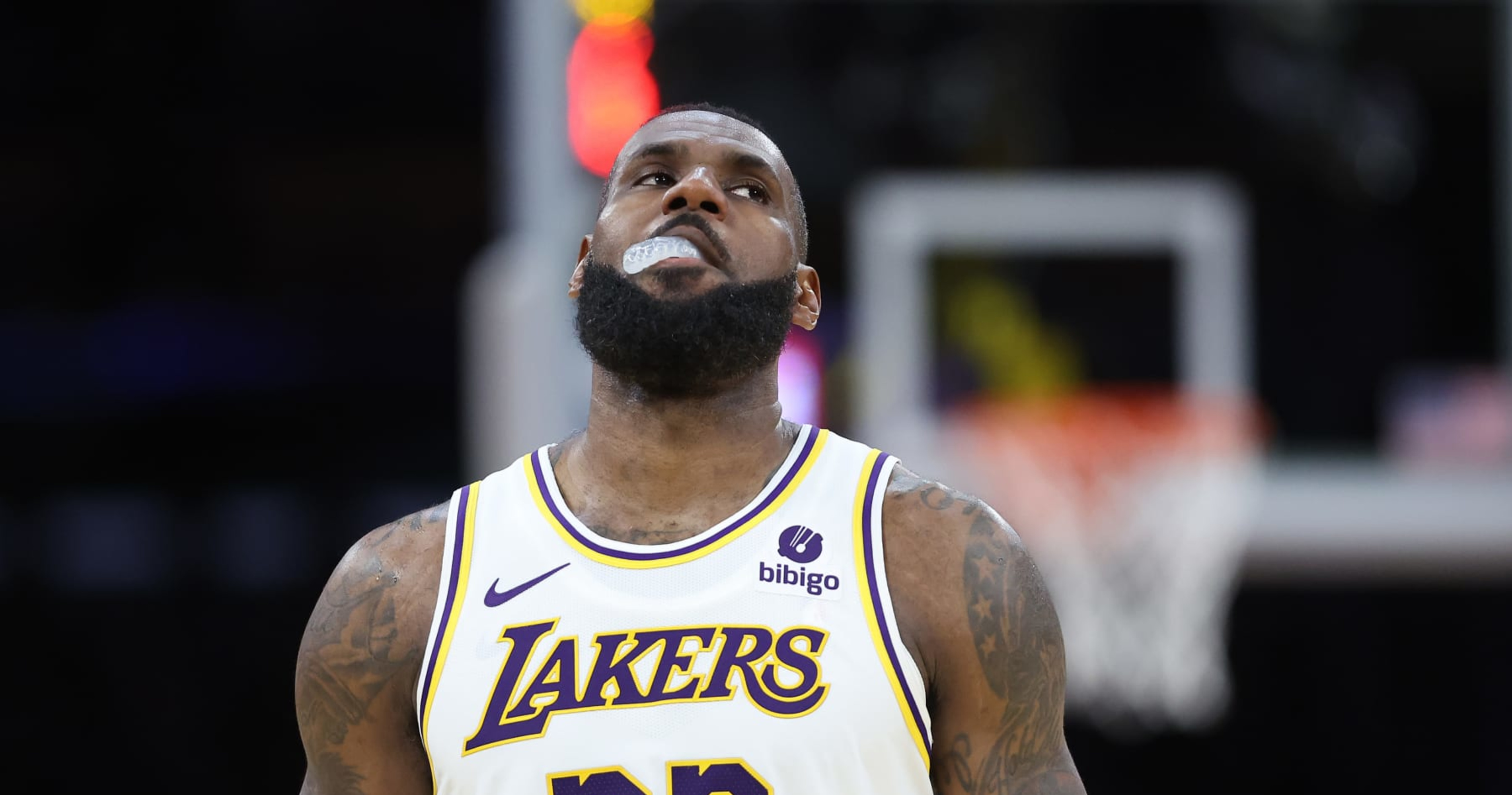 "NBA Coaches and Players React to Unprecedented Ending in Lakers vs. Warriors Game"