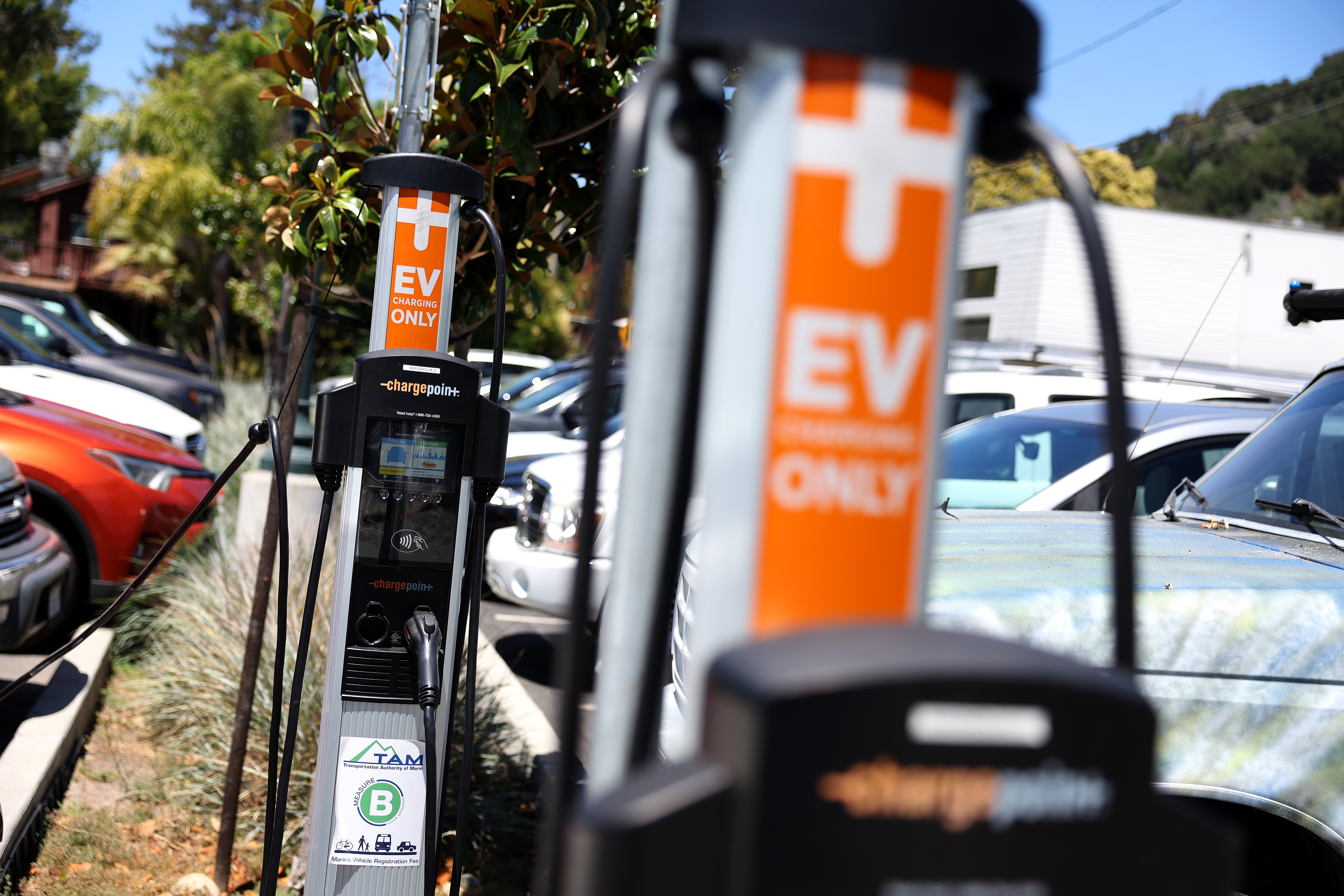 "Senate Reverses EV Charger Rule in Favor of GOP Measure"