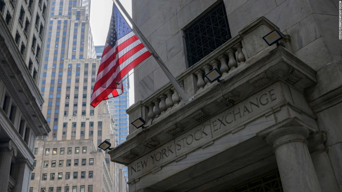 "Surprise Surge: US Economy Adds 303,000 Jobs in March, Exceeding Expectations"