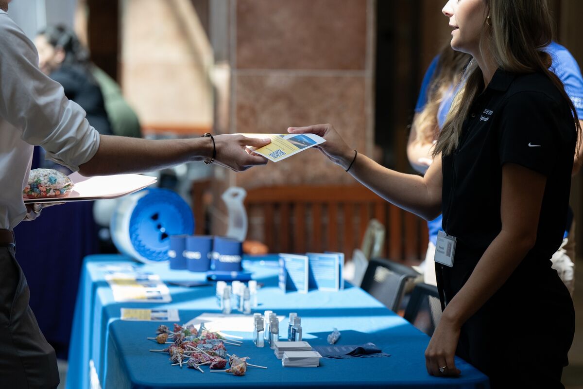 US Jobless Claims Rise to Highest Since 2021 Amid Stable Market