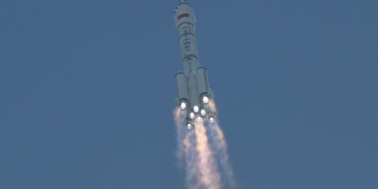 China and SpaceX Make Strides in Space Exploration