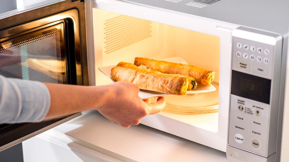 Food Safety 101: Avoid These Risky Foods and Dining Pitfalls