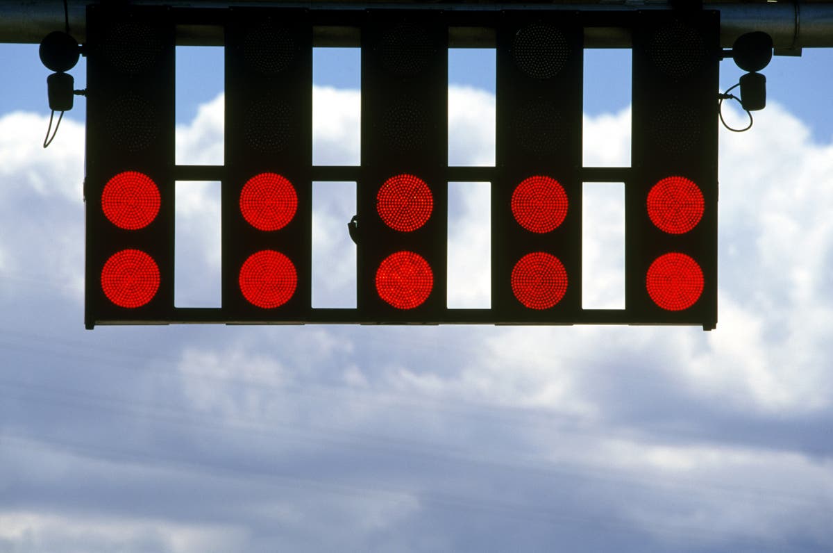 Featured image for Physicists finally observe time reflections in electromagnetic waves.