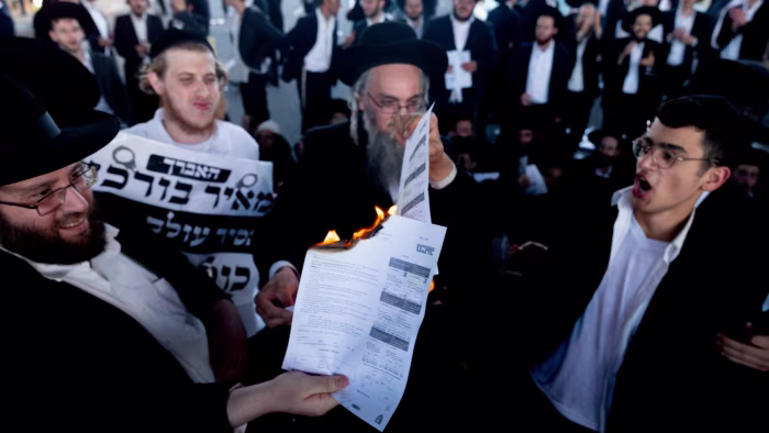 Featured image for Israeli Knesset faces potential collapse amid coalition crisis