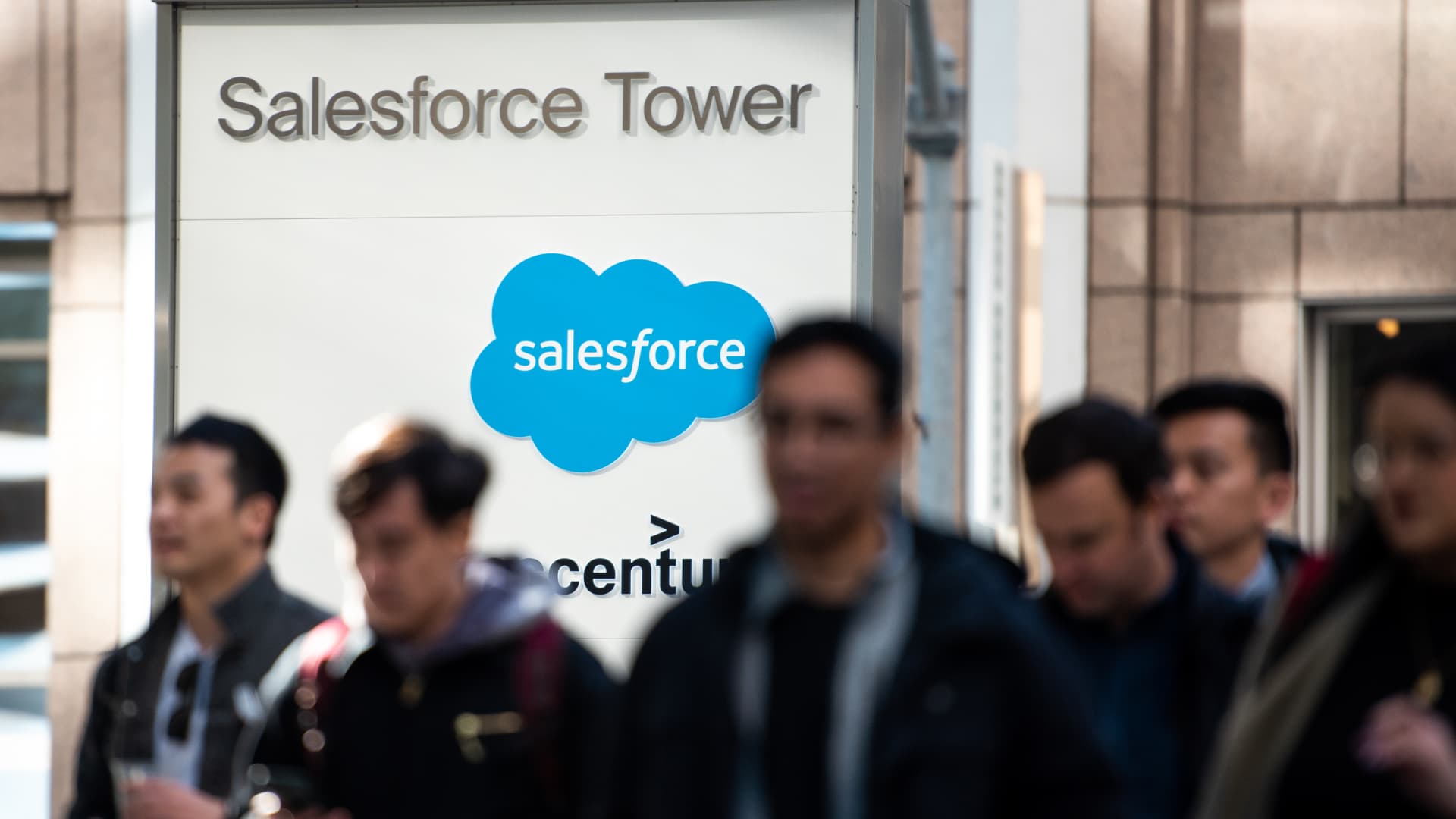 Salesforce Stock Climbs on Revenue Beat Amid AI Growth Potential