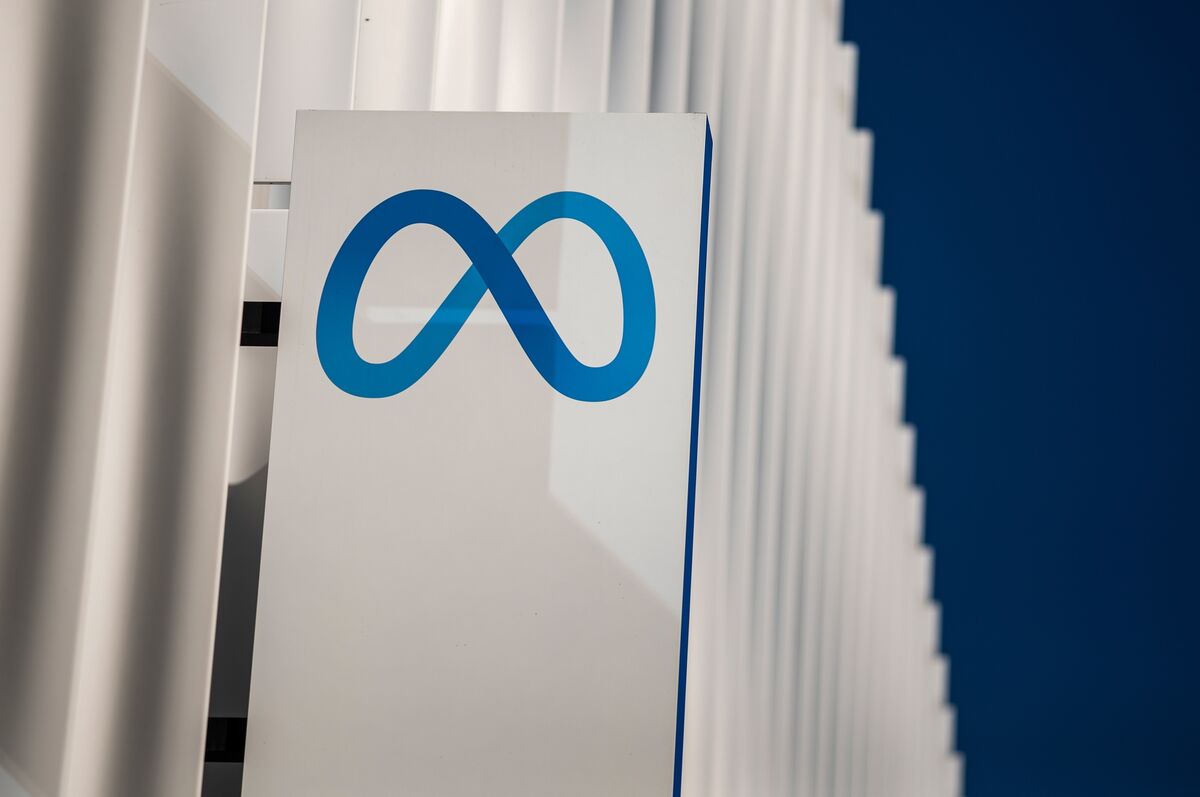 Meta Pauses AI Hiring Amid Leadership Changes and Market Shifts