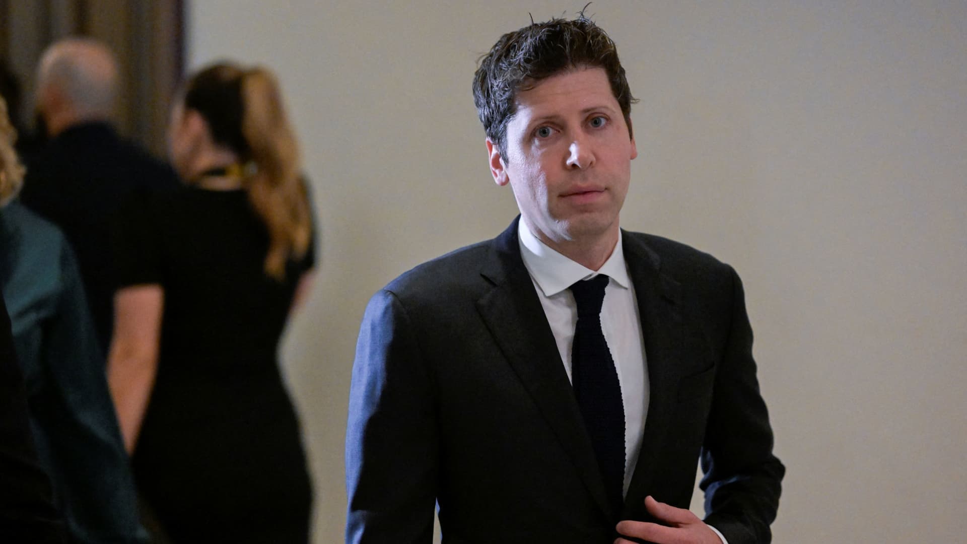 Featured image for Prominent Authors Unite in Lawsuit Against OpenAI for Copyright Infringement