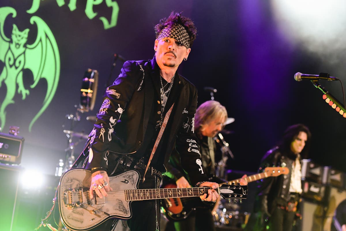 Featured image for Johnny Depp's injury forces postponement of Hollywood Vampires US tour.