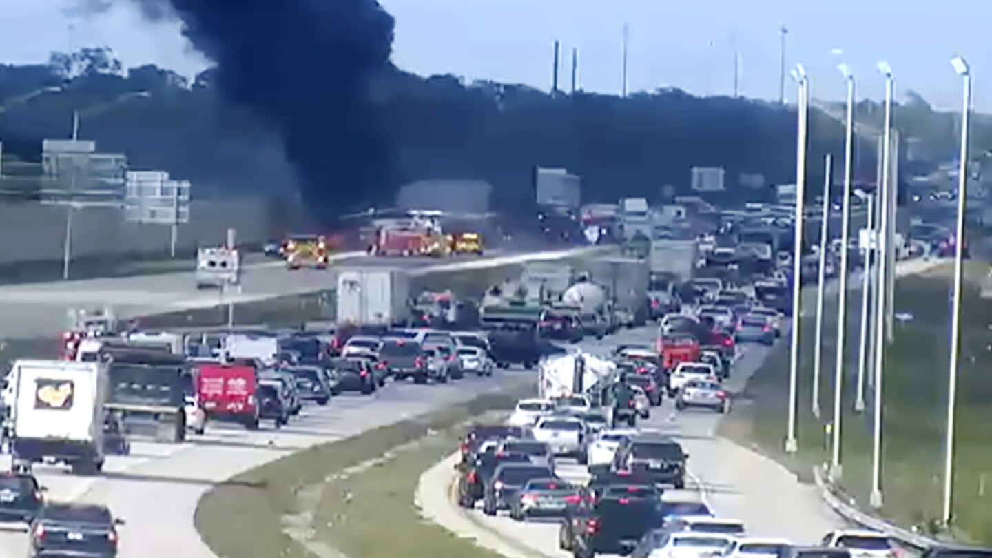 Featured image for Fatal Plane Crash on I-75 in Naples