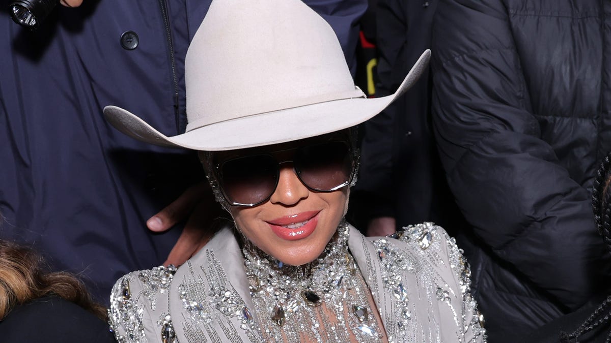 Featured image for "Beyoncé's Showstopping Appearance at Luar's New York Fashion Week Show"