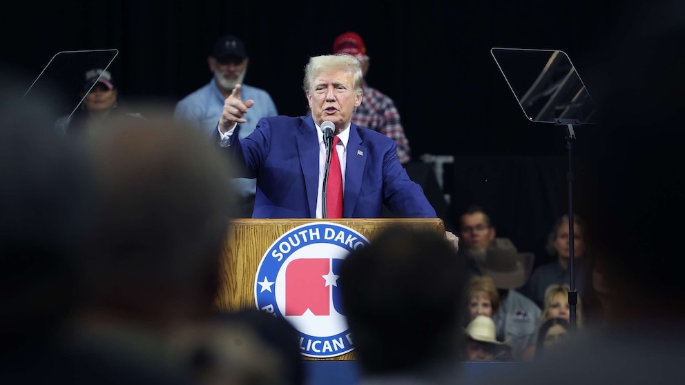 DOJ Warned of Violence if Trump Learned of Twitter Search Warrant