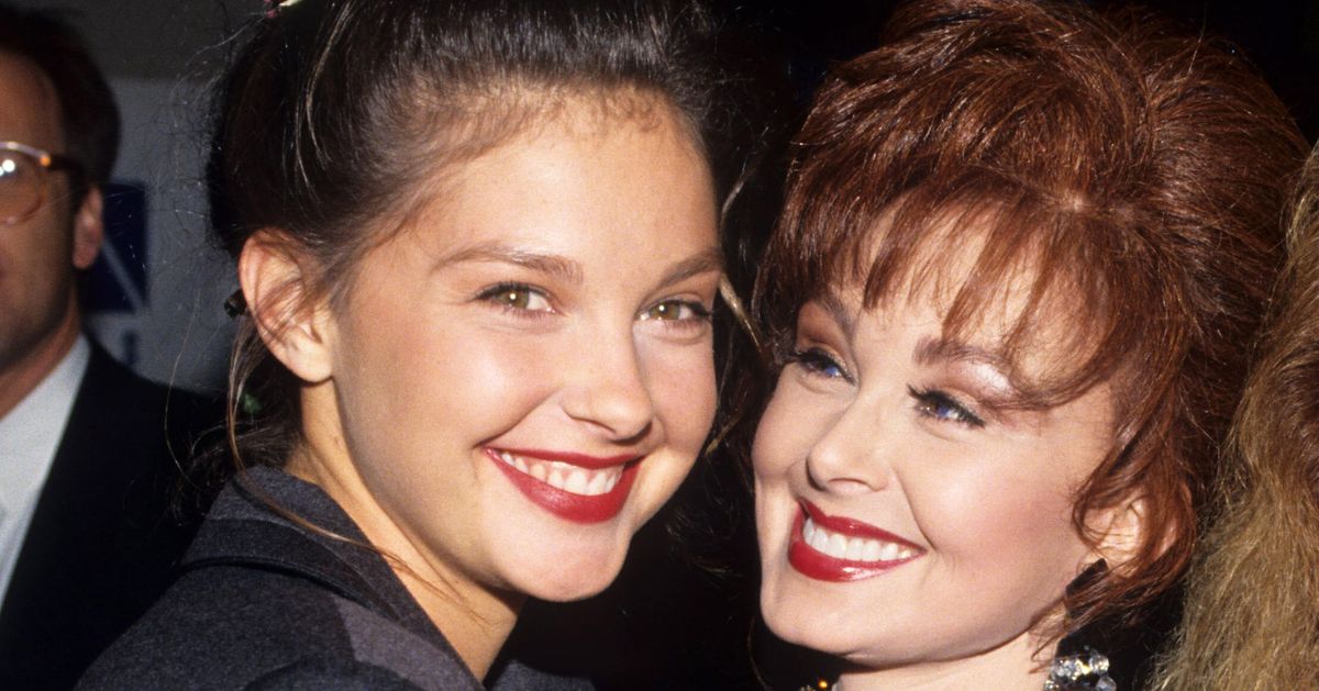 Featured image for Ashley Judd Opens Up About Her Mother's Final Moments