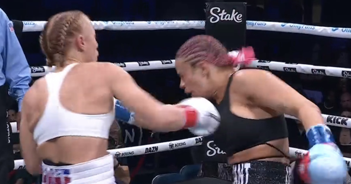 Featured image for Paige VanZant Battles to Controversial Draw with Elle Brooke in Boxing Debut
