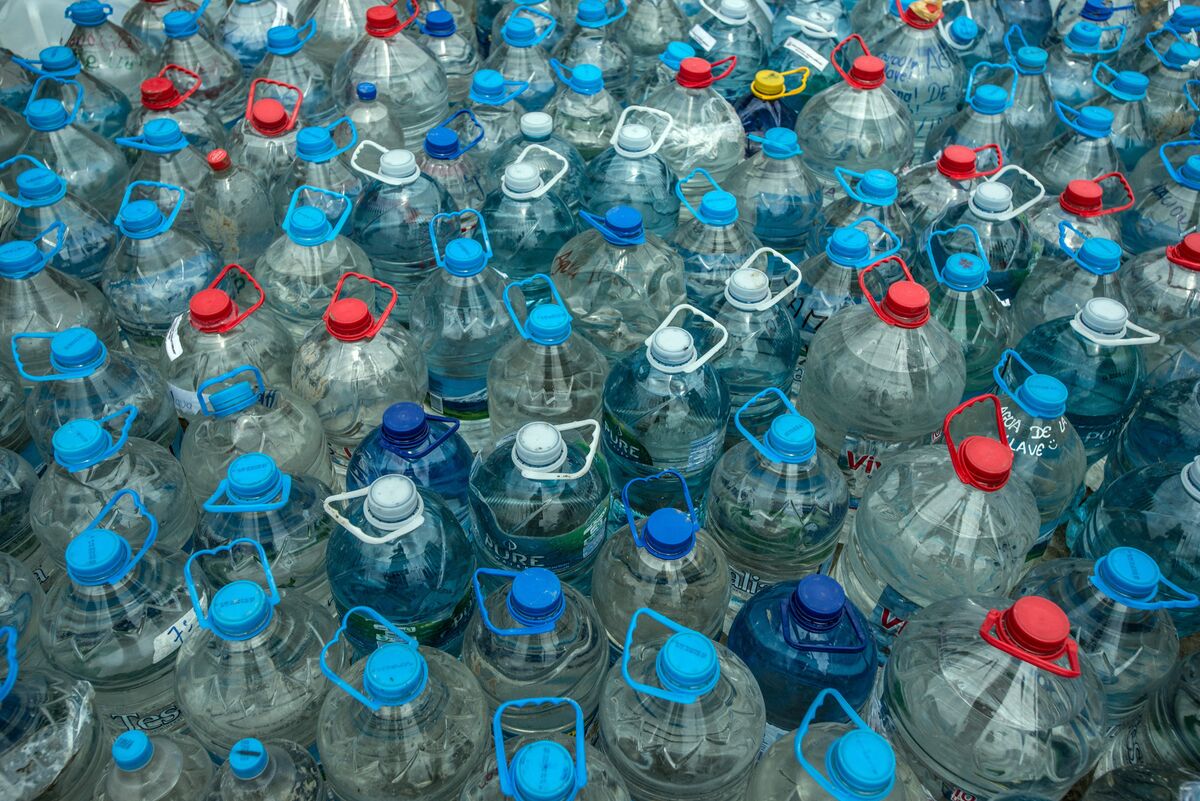 "Study Reveals High Levels of Nanoplastics in Bottled Water"