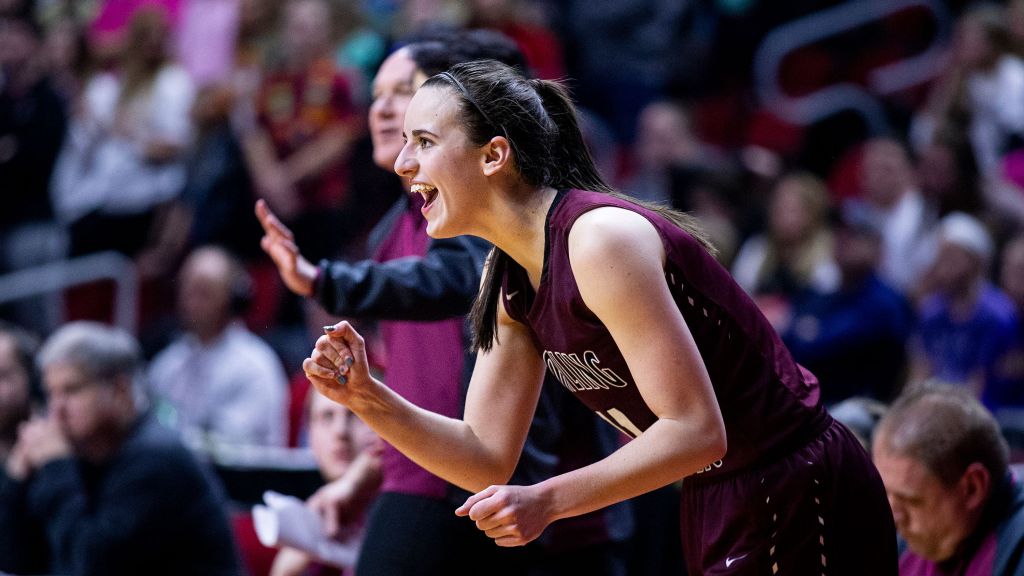 "Caitlin Clark: Chasing NCAA Scoring Record with Iowa Hawkeyes"