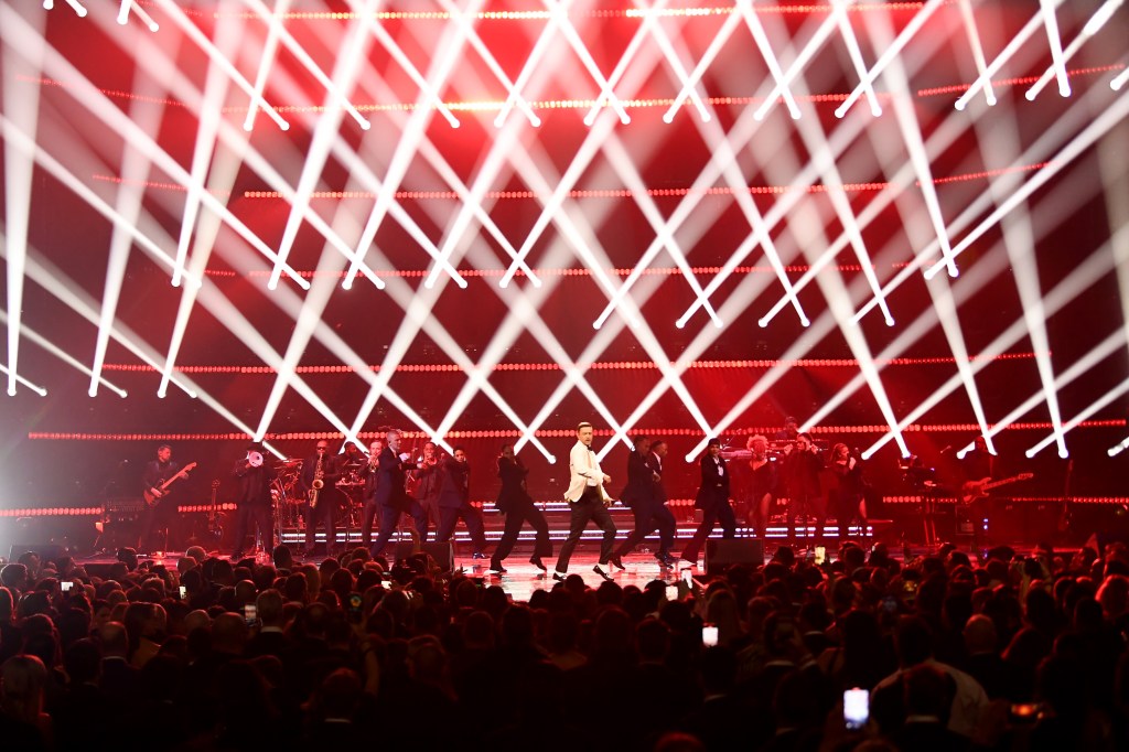 Featured image for "Star-Studded Fontainebleau Las Vegas Opening Draws A-List Celebrities"