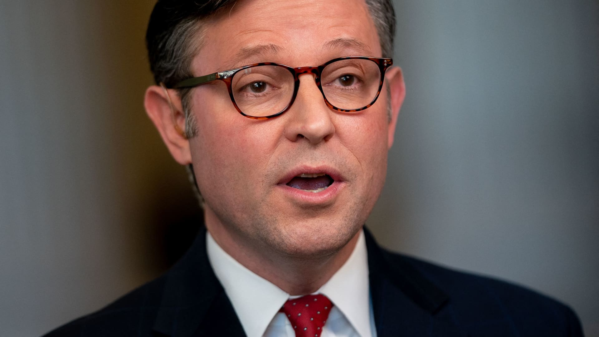 Featured image for "Speaker Johnson's Bipartisan Plan to Avoid Government Shutdown Gains Momentum"