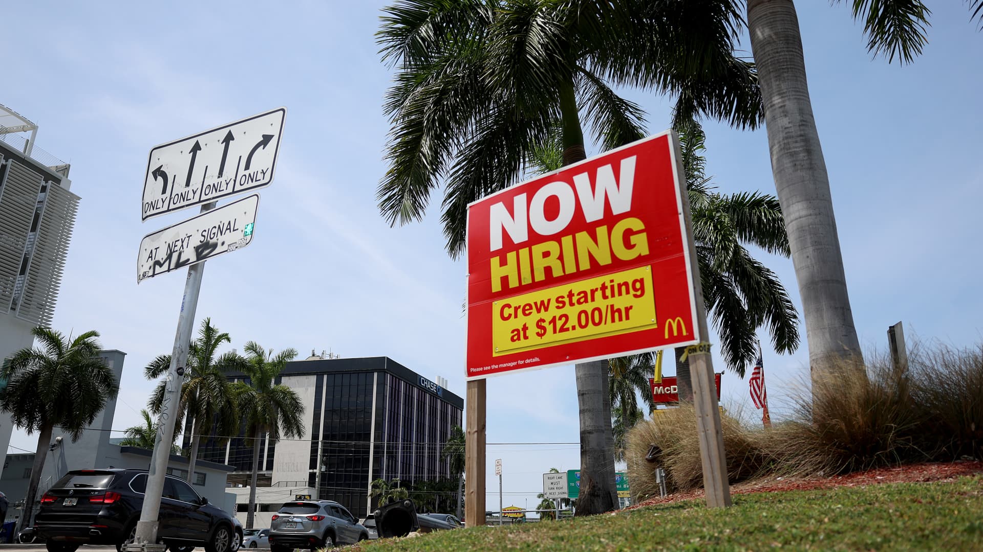 Bank of America Forecasts Smooth Economic Recovery: What Consumers Should Anticipate