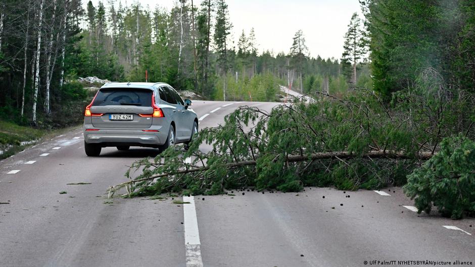 Featured image for Storm Johannes Causes Deaths and Disruptions Across Nordic Countries