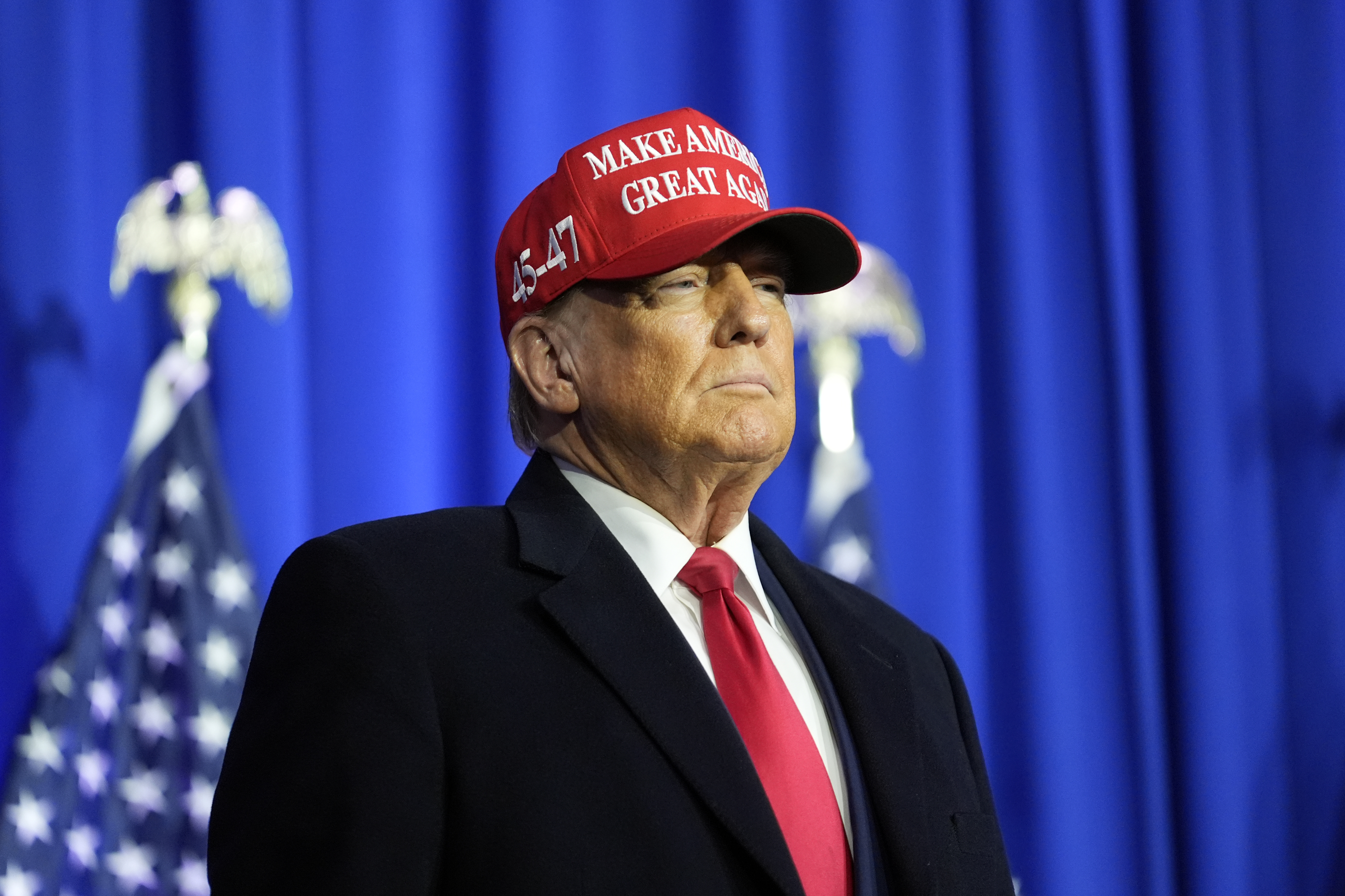 "Trump Breaks Silence on Navalny's Death, Drawing Parallels to His Legal Situation"