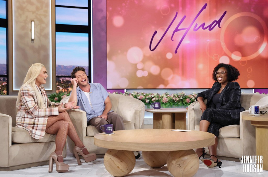 Featured image for Niall Horan's Hilarious Blake Shelton Impression Leaves Gwen Stefani Speechless