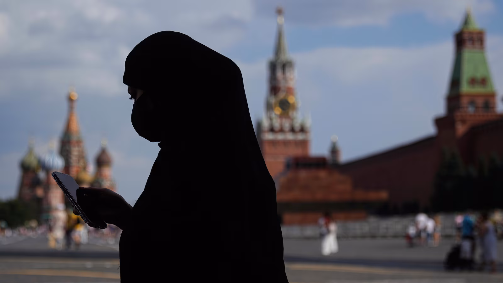 Featured image for Russia Tightens Internet Control with Censorship and Isolation Measures