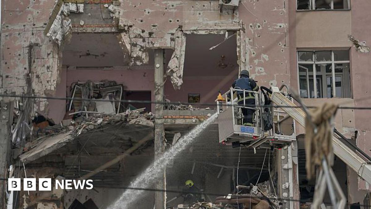 Featured image for Russia intensifies Kyiv strikes ahead of Zelensky-Trump talks