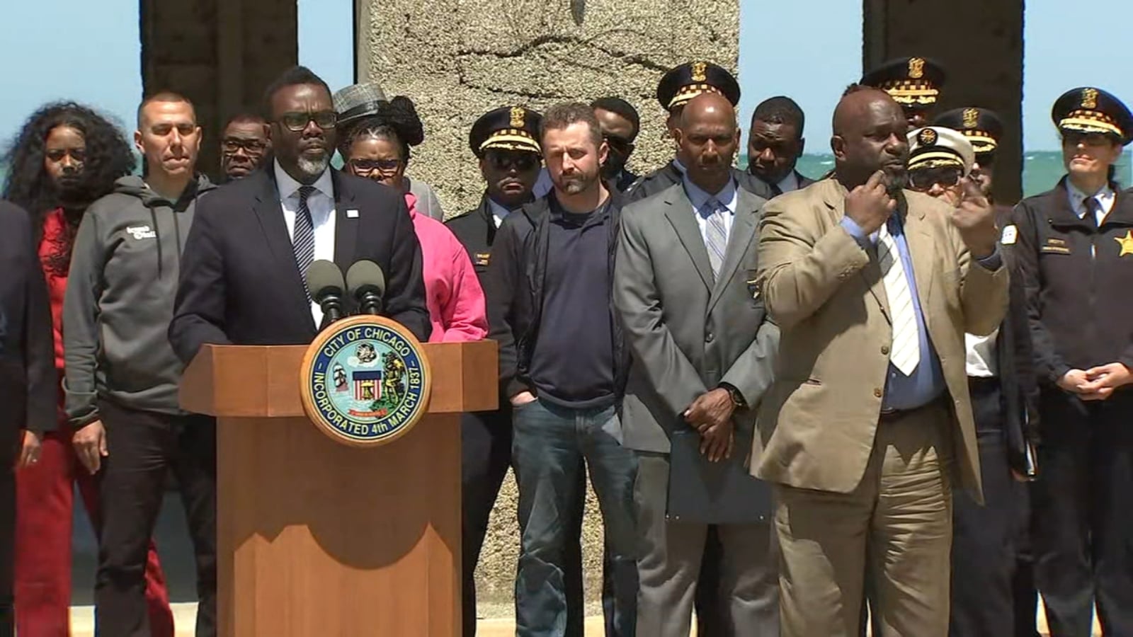 Featured image for Chicago Mayor and Police Unveil Memorial Day Safety Plan