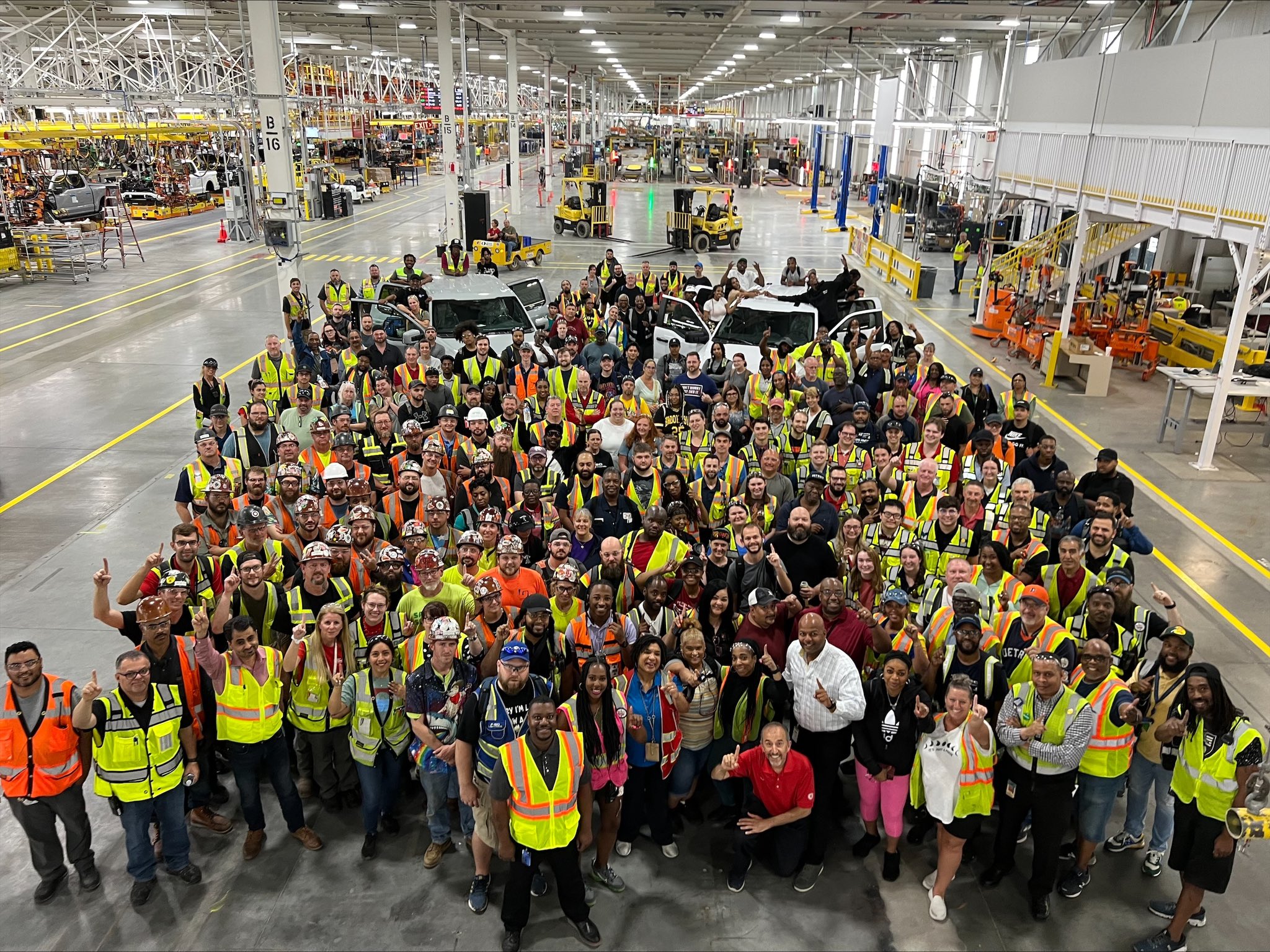 Featured image for Ford Successfully Triples F-150 Lightning Production in Ambitious Project