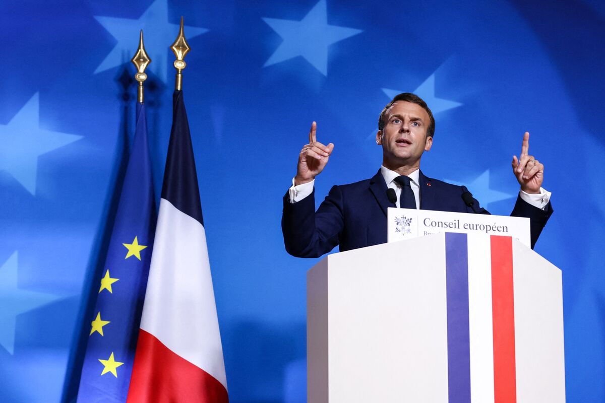 "Macron's Ambitious Foreign Policy Agenda: Successes and Setbacks"