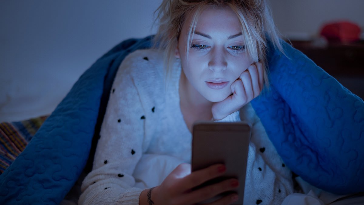 Featured image for Late-night habits linked to higher risk of clogged arteries, study finds