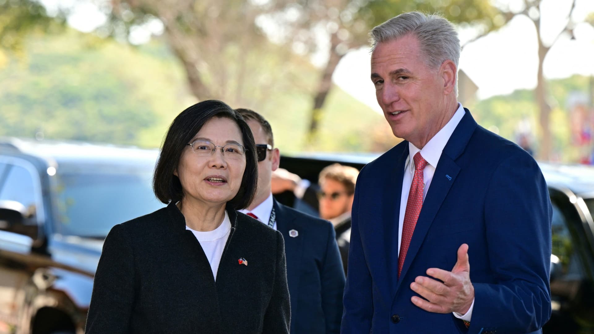 US House Speaker McCarthy defies China warnings, meets with Taiwan President Tsai Ing-Wen.