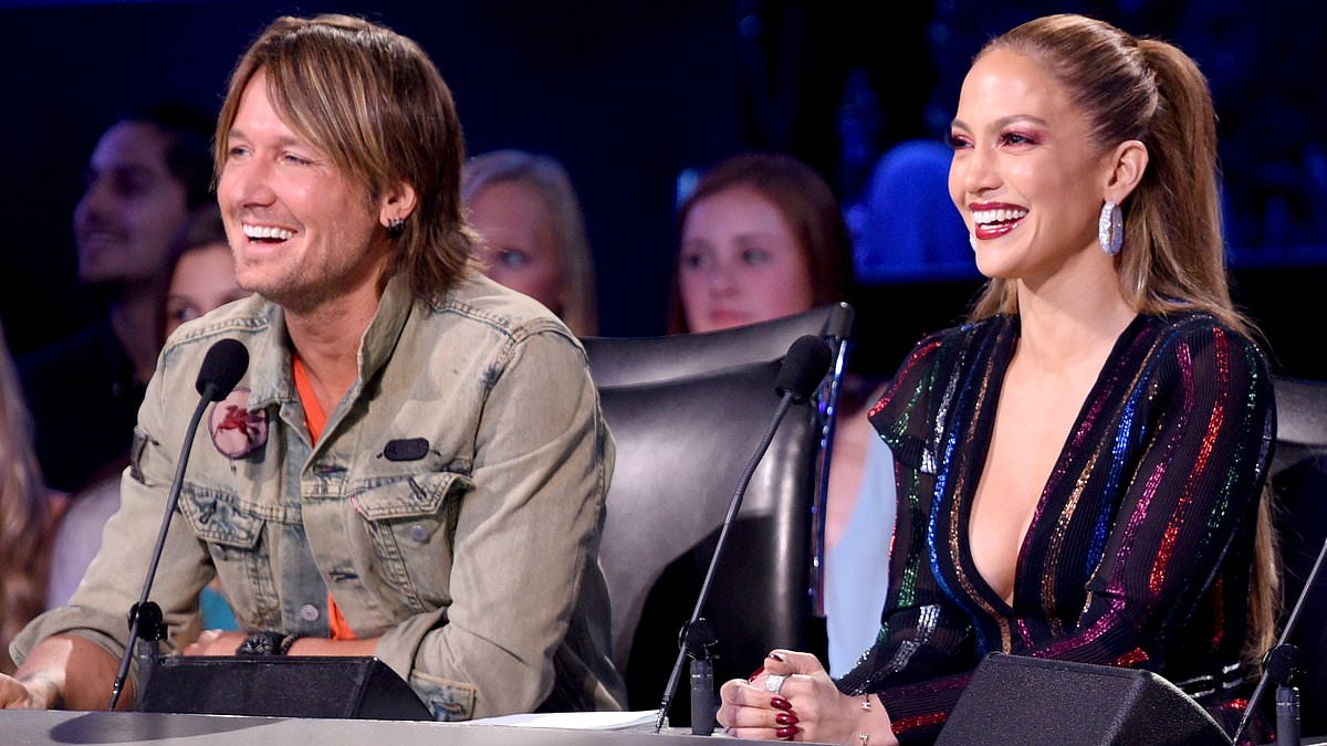 "Jennifer Lopez in Talks for American Idol Return as Katy Perry Exits"