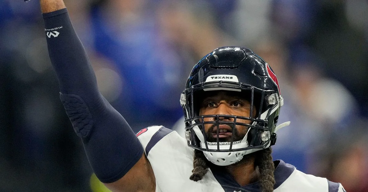 Browns reunite Watson with TE Akins in free agency signing.