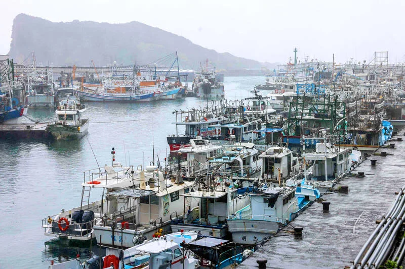 Featured image for Taiwan evacuates thousands as Fung-wong weakens but remains a threat