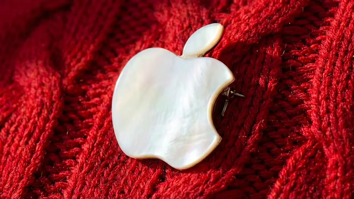 Apple Pursues AI Wearable Pin to Compete in AI Market