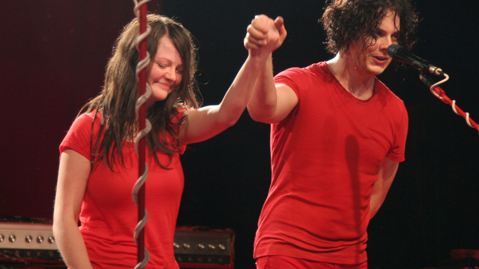 Featured image for Jack White and Karen Elson defend Meg White's drumming skills.