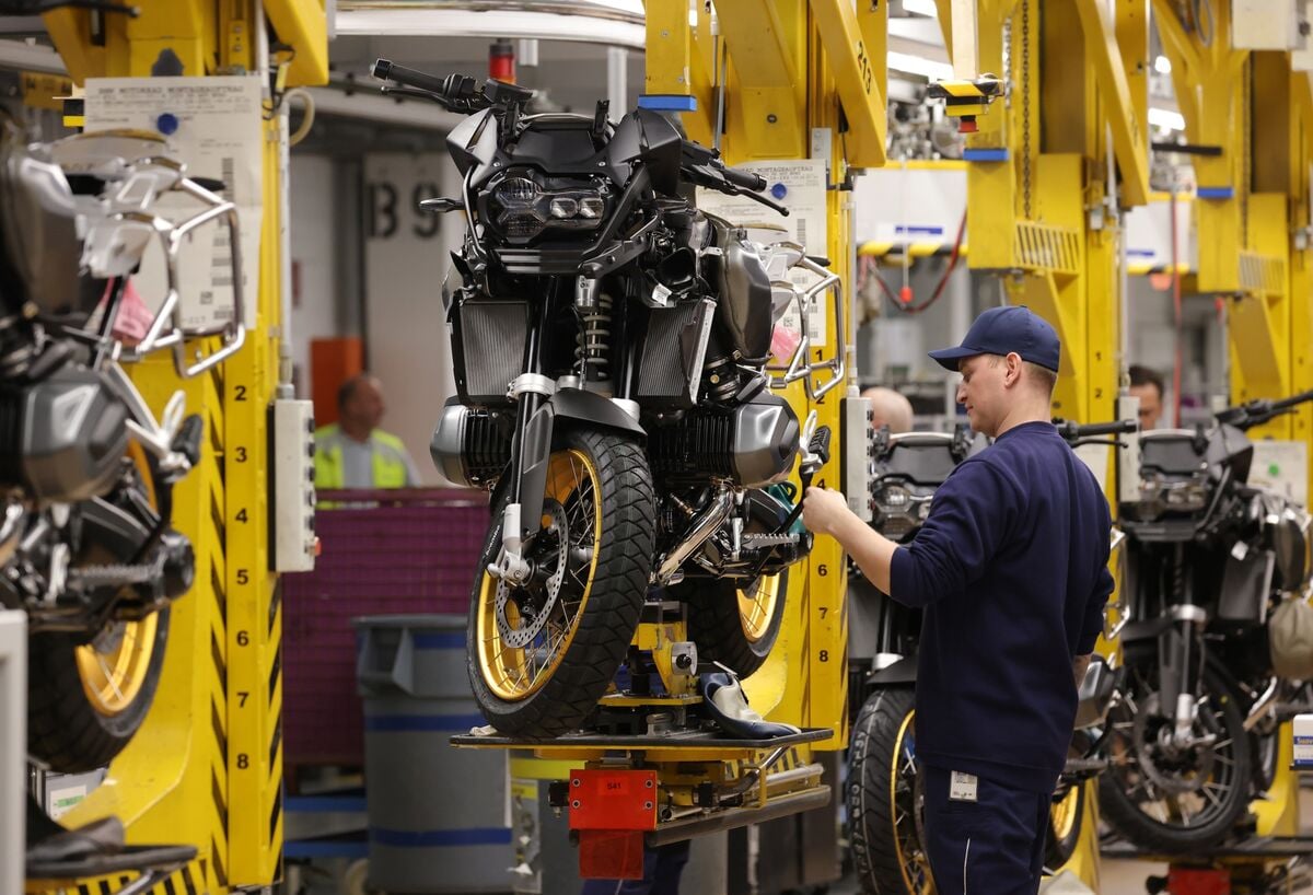 Featured image for US Expands Steel and Aluminum Tariffs to Include Baby Gear, Motorcycles, and E-Bikes