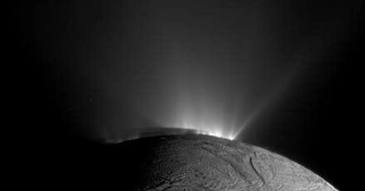 Featured image for Enceladus's Ocean Shows Strong Signs of Habitability and Organic Chemistry