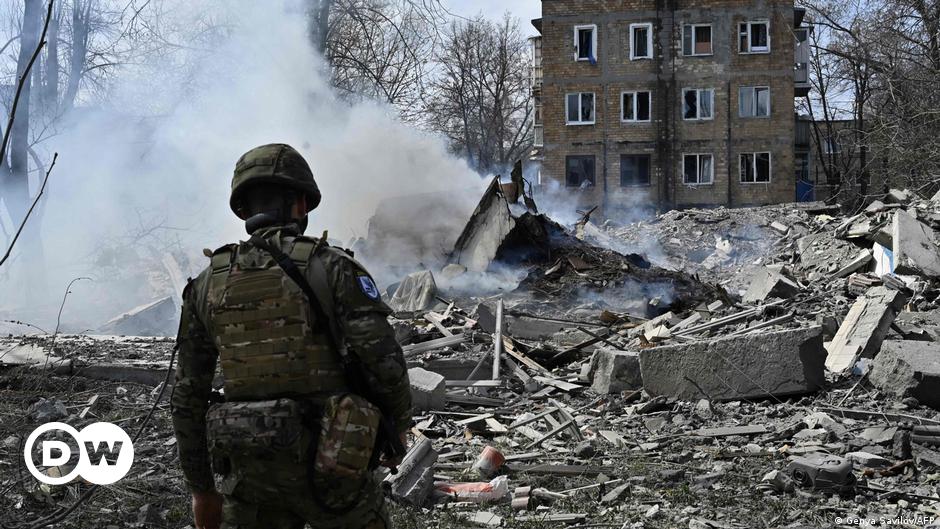 "Russia's Offensive in Avdiivka: Ukraine's Zelenskyy Calls for New Army Leadership"