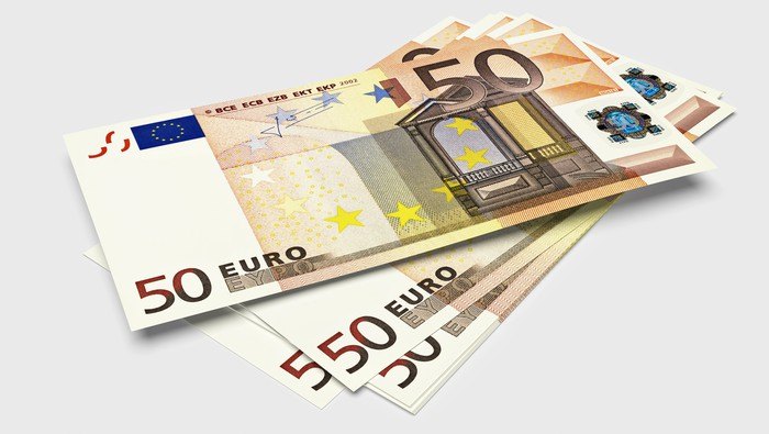 ECB's Dovish Stance and Rate Cut Expectations Weigh on Euro