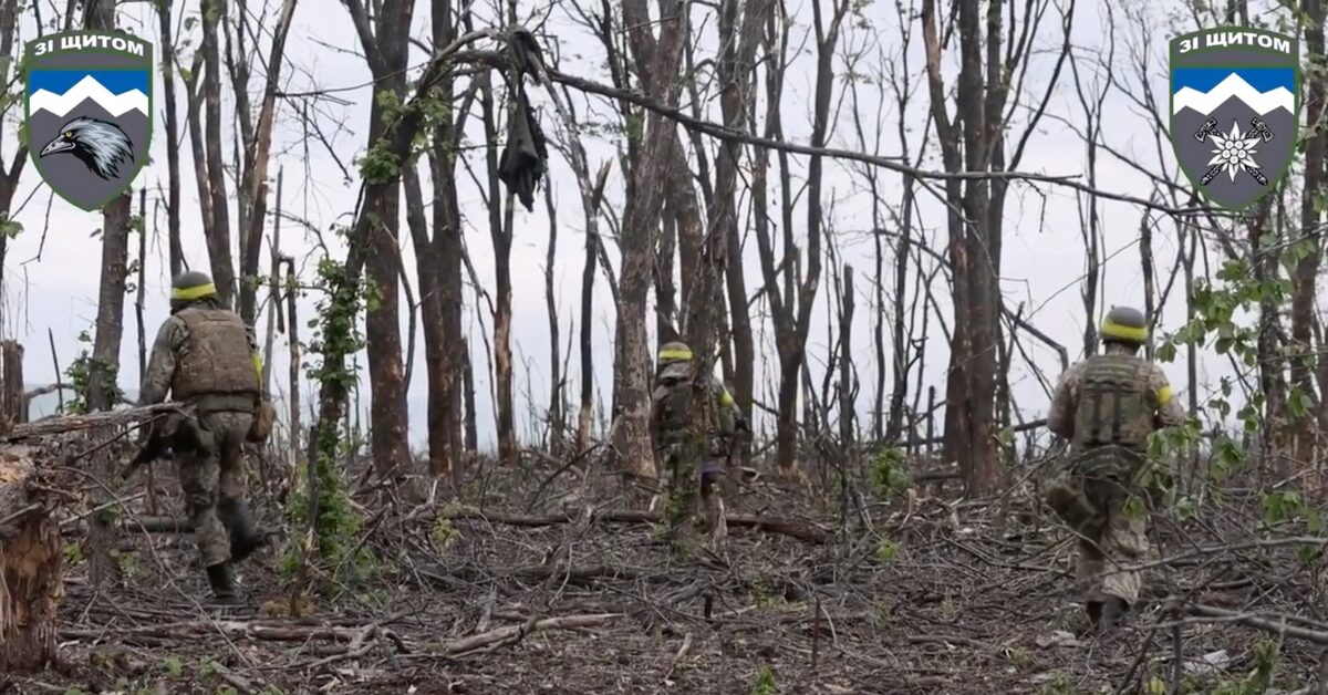 Intense battle near Bakhmut as Ukraine repels Russian attacks.