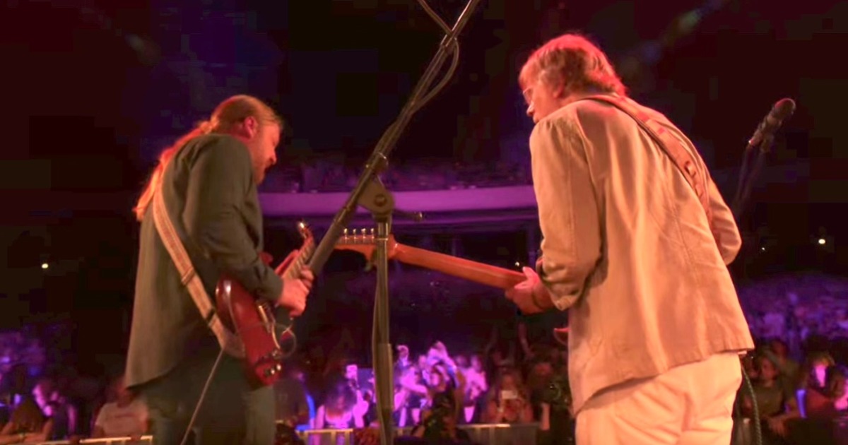 Featured image for Phish's Supersized Derek Trucks Sit-In Raises $3.5 Million for Flood Victims